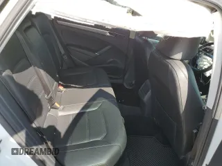 2018 Volkswagen Passat S z VIN 1VWAA7A34JC011566, wystawiony jako Copart lot #53610105 z przebiegiem 83 721 mil mil oraz Szkoda całkowita • Salvage title. Historia ofert i sprzedaży dostępna na DreamBid. Obrazek 11.