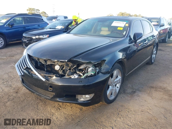 2011 Lexus LS 460 z VIN JTHBL5EF6B5104359, wystawiony jako IAAI lot #41808178 z przebiegiem 215 808 mil mil oraz . Historia ofert i sprzedaży dostępna na DreamBid. Obrazek 17.