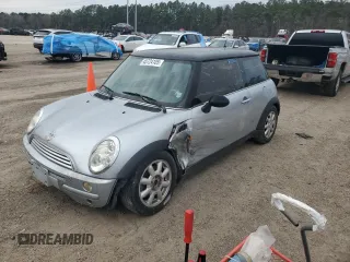 2004 MINI Hardtop with VIN WMWRC33424TJ63121, listed as a Copart auction lot 45724105 with 215,449 mi miles and Salvage Title. Bid and sale history available at DreamBid. Image 1.