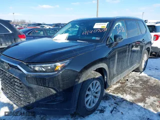 2024 Toyota Grand Highlander Hybrid XLE with VIN 5TDACAB50RS001394, listed as a IAAI auction lot 41405038 with NaN miles. Bid and sale history available at carsss.com. Image 17.