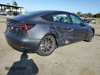 2023 Tesla Model 3 z VIN 5YJ3E1EA6PF681833, wystawiony jako Copart lot #55557834 z przebiegiem 36 522 mil mil oraz Szkoda całkowita • Salvage title. Historia ofert i sprzedaży dostępna na DreamBid. Obrazek 3.
