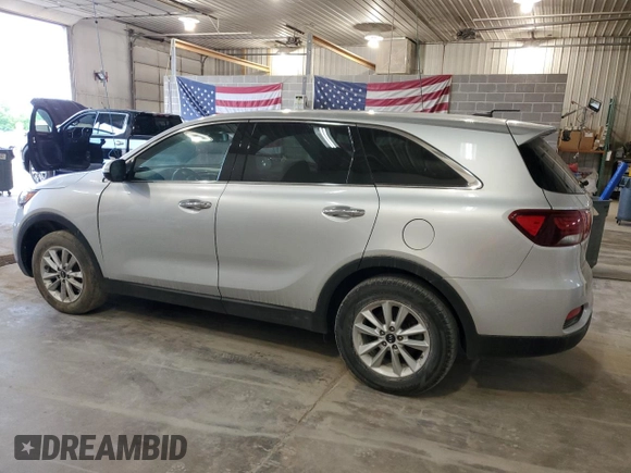 2019 Kia Sorento LX z VIN 5XYPG4A58KG580316, wystawiony jako Copart lot #58495505 z przebiegiem 111 711 mil mil oraz Czysty tytuł • Clean title. Historia ofert i sprzedaży dostępna na DreamBid. Obrazek 2.