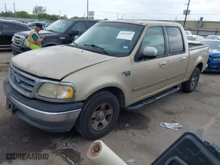 2001 Ford F-150 SuperCrew XLT with VIN 1FTRW07W61KE35305, listed as a IAAI auction lot 41912087 with 221,826 mi miles. Bid and sale history available at carsss.com. Image 2.