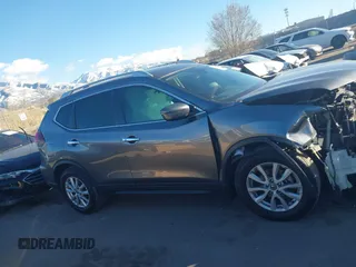 2020 Nissan Rogue SV z VIN KNMAT2MT0LP521582, wystawiony jako IAAI lot #41679439 z przebiegiem 128 541 mil mil oraz . Historia ofert i sprzedaży dostępna na DreamBid. Obrazek 13.