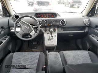 2012 Scion xB z VIN JTLZE4FE1CJ014494, wystawiony jako Copart lot #57779675 z przebiegiem 151 857 mil mil oraz Szkody całkowita. Historia ofert i sprzedaży dostępna na DreamBid. Obrazek 8.