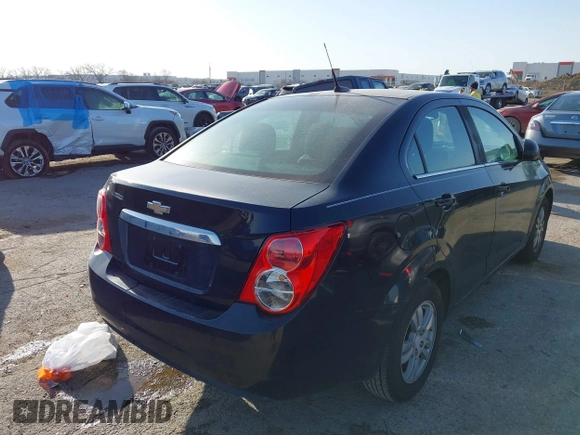 2014 Chevrolet Sonic LT z VIN 1G1JC5SH7E4127137, wystawiony jako IAAI lot #41838678 z przebiegiem 116 415 mil mil oraz . Historia ofert i sprzedaży dostępna na DreamBid. Obrazek 4.