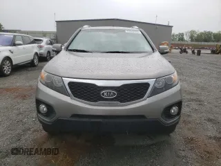 2012 Kia Sorento EX z VIN 5XYKU4A68CG209833, wystawiony jako Copart lot #53942035 z przebiegiem 216 199 mil mil oraz Szkoda całkowita • Salvage title. Historia ofert i sprzedaży dostępna na DreamBid. Obrazek 5.