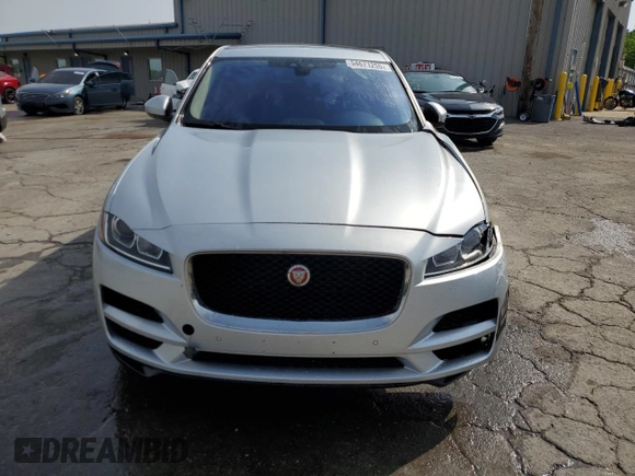 2019 Jaguar F-Pace 25t z VIN SADCS2FXXKA390386, wystawiony jako Copart lot #54671255 z przebiegiem 103 930 mil mil oraz Szkoda całkowita • Salvage title. Historia ofert i sprzedaży dostępna na DreamBid. Obrazek 5.