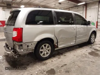 2011 Chrysler Town & Country Touring z VIN 2A4RR5DGXBR723116, wystawiony jako IAAI lot #42156888 z przebiegiem 177 591 mil mil oraz . Historia ofert i sprzedaży dostępna na DreamBid. Obrazek 4.