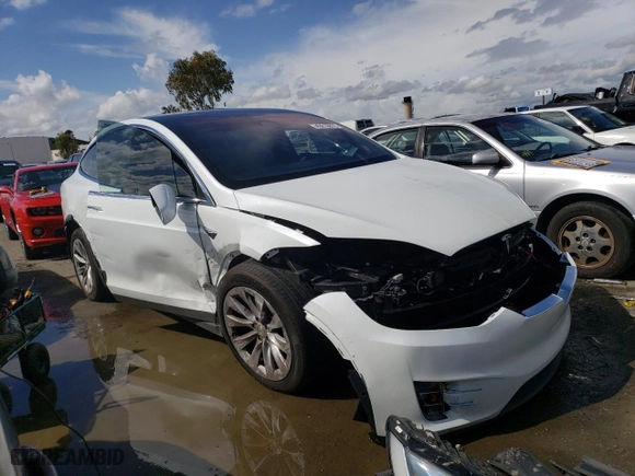 2018 Tesla Model X 75D with VIN 5YJXCAE23JF091452, listed as a Copart auction lot 43819833 with 57,592 mi miles. Bid and sale history available at carsss.com. Image 4.
