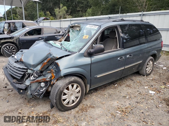 2005 Chrysler Town & Country Touring z VIN 2C4GP54L35R460908, wystawiony jako Copart lot #74486784 z przebiegiem Nie podano mil oraz Szkoda całkowita • Salvage title. Historia ofert i sprzedaży dostępna na DreamBid. Obrazek 1.