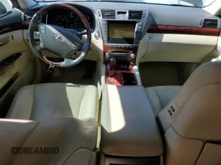 2011 Lexus LS 460 z VIN JTHBL5EF2B5105203, wystawiony jako Copart lot #53115005 z przebiegiem 171 056 mil mil oraz Szkoda całkowita • Salvage title. Historia ofert i sprzedaży dostępna na DreamBid. Obrazek 8.