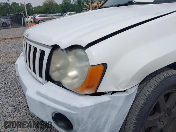 2008 Jeep Grand Cherokee Laredo with VIN 1J8GS48K88C113512, listed as a IAAI auction lot 42093765 with 251,406 mi miles. Bid and sale history available at carsss.com. Image 6.