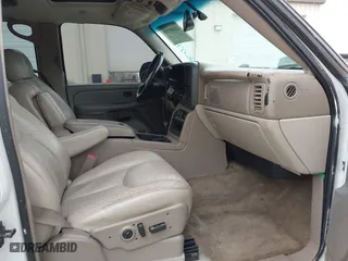 2003 Chevrolet Tahoe LS with VIN 1GNEC13Z73R126800, listed as a IAAI auction lot 41848636 with 267,234 mi miles. Bid and sale history available at carsss.com. Image 5.