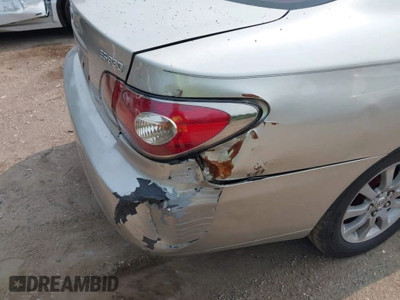 2004 Lexus ES 350 z VIN JTHBA30G145000388, wystawiony jako IAAI lot #42417373 z przebiegiem 294 899 mil mil oraz . Historia ofert i sprzedaży dostępna na DreamBid. Obrazek 13.