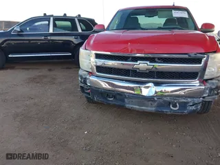 2008 Chevrolet Silverado 1500 LT w/1LT with VIN 1GCEC19018Z241255, listed as a IAAI auction lot 41473656 with 70,034 mi miles. Bid and sale history available at carsss.com. Image 6.