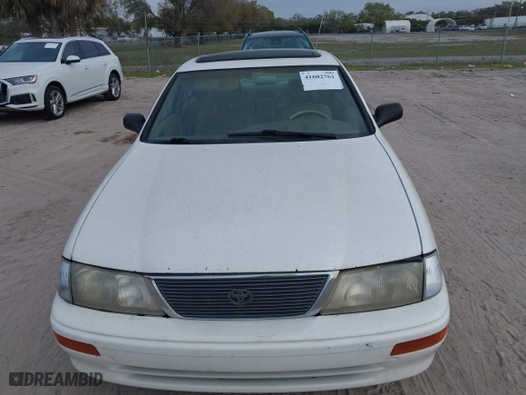 1997 Toyota Avalon XL with VIN 4T1BF12B1VU144017, listed as a IAAI auction lot 41602761 with 163,955 mi miles. Bid and sale history available at carsss.com. Image 6.