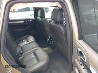 2015 Porsche Cayenne S z VIN WP1AB2A29FLA59662, wystawiony jako IAAI lot #41892021 z przebiegiem 134 687 mil mil oraz . Historia ofert i sprzedaży dostępna na DreamBid. Obrazek 8.