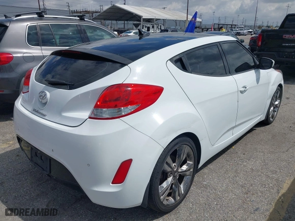 2015 Hyundai Veloster with VIN KMHTC6AD5FU231224, listed as a IAAI auction lot 41944186 with 103,124 mi miles. Bid and sale history available at carsss.com. Image 4.