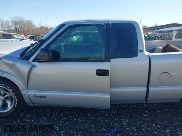 1994 Chevrolet S-10 LS with VIN 1GCCS19ZXR8233932, listed as a IAAI auction lot 41072044 with 171,666 mi miles. Bid and sale history available at carsss.com. Image 13.