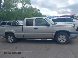 2005 Chevrolet Silverado 1500 Z71 with VIN 1GCEK19Z55Z212497, listed as a IAAI auction lot 42172303 with 322,246 mi miles and . Bid and sale history available at DreamBid. Image 13.
