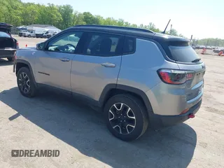 2021 Jeep Compass Trailhawk z VIN 3C4NJDDB7MT590390, wystawiony jako IAAI lot #42163205 z przebiegiem 70 551 mil mil oraz . Historia ofert i sprzedaży dostępna na DreamBid. Obrazek 3.