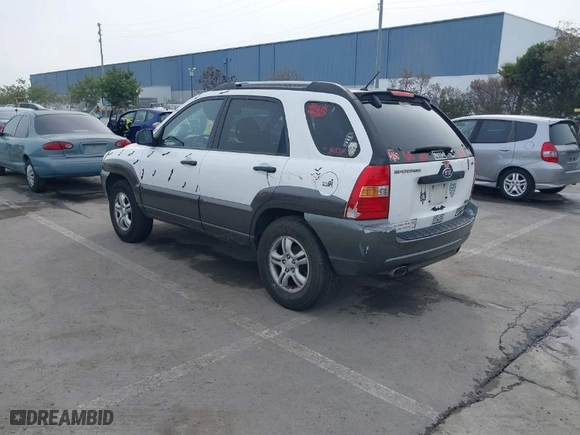 2006 Kia Sportage LX with VIN KNDJF723667293440, listed as a IAAI auction lot 41566559 with 171,681 mi miles. Bid and sale history available at carsss.com. Image 3.