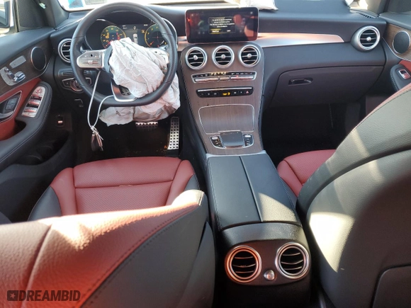 2022 Mercedes-Benz GLC with VIN W1N0G8EB2NG082521, listed as a Copart auction lot 84461794 with 9,751 mi miles and Salvage Title. Bid and sale history available at carsss.com. Image 8.