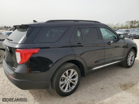 2022 Ford Explorer XLT with VIN 1FMSK8DH0NGB62870, listed as a Copart auction lot 48729215 with 0 mi miles and Salvage Title. Bid and sale history available at carsss.com. Image 3.