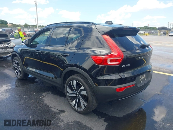 2024 Volvo XC40 Plus Dark Theme with VIN YV4L12UL5R2308371, listed as a IAAI auction lot 42516455 with 9,056 mi miles and . Bid and sale history available at DreamBid. Image 3.