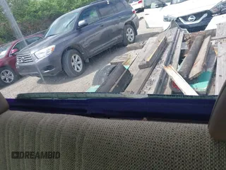 1994 Chevrolet Silverado 2500 z VIN 1GCFC24K6RE155578, wystawiony jako IAAI lot #42062238 z przebiegiem 303 962 mil mil oraz . Historia ofert i sprzedaży dostępna na DreamBid. Obrazek 8.