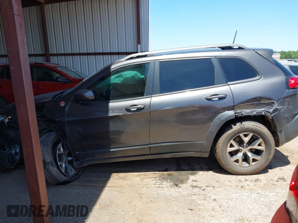 2016 Jeep Cherokee Trailhawk z VIN 1C4PJMBSXGW123829, wystawiony jako IAAI lot #42316140 z przebiegiem 77 730 mil mil oraz . Historia ofert i sprzedaży dostępna na DreamBid. Obrazek 14.