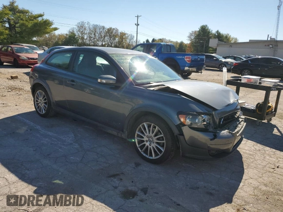 2010 Volvo C30 z VIN YV1672MK0A2183378, wystawiony jako Copart lot #76597384 z przebiegiem 180 428 mil mil oraz Szkoda całkowita • Salvage title. Historia ofert i sprzedaży dostępna na DreamBid. Obrazek 4.