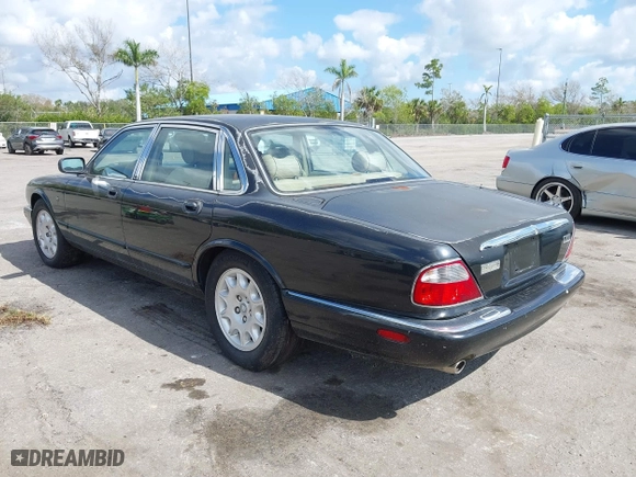 2000 Jaguar XJ with VIN SAJDA14C1YLF04600, listed as a IAAI auction lot 41496106 with 105,000 mi miles. Bid and sale history available at carsss.com. Image 3.