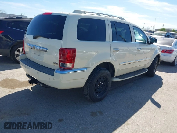 2008 Chrysler Aspen Limited z VIN 1A8HX58258F158451, wystawiony jako IAAI lot #41819591 z przebiegiem 173 482 mil mil oraz . Historia ofert i sprzedaży dostępna na DreamBid. Obrazek 4.