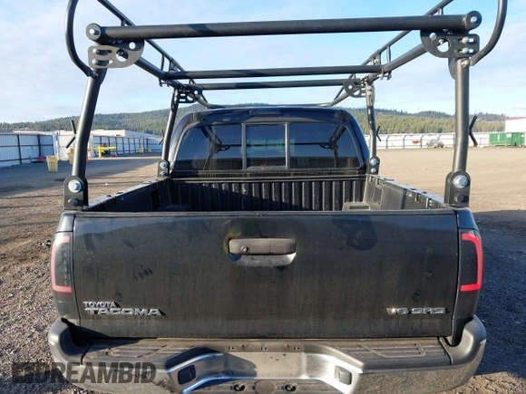 2006 Toyota Tacoma z VIN 5TELU42N26Z271569, wystawiony jako IAAI lot #41760118 z przebiegiem 123 299 mil mil oraz . Historia ofert i sprzedaży dostępna na DreamBid. Obrazek 16.