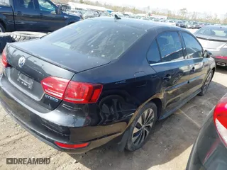 2013 Volkswagen Jetta Sedan Hybrid SE with VIN 3VW637AJ7DM259702, listed as a IAAI auction lot 41799247 with 999,999 mi miles. Bid and sale history available at carsss.com. Image 4.