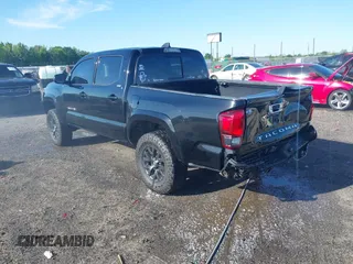 2023 Toyota Tacoma SR5 z VIN 3TYAZ5CN5PT036387, wystawiony jako IAAI lot #42077284 z przebiegiem 34 568 mil mil oraz . Historia ofert i sprzedaży dostępna na DreamBid. Obrazek 3.