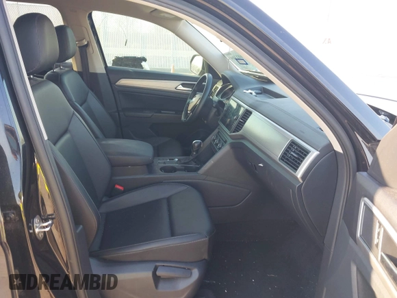 2019 Volkswagen Atlas SE with VIN 1V2DR2CA4KC617439, listed as a IAAI auction lot 41681309 with 67,080 mi miles and . Bid and sale history available at DreamBid. Image 5.