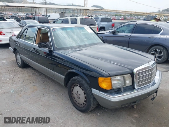 1988 Mercedes-Benz 420 Series 420SEL with VIN WDBCA35D2JA384154, listed as a IAAI auction lot 41950195 with 113,425 mi miles. Bid and sale history available at carsss.com. Image 1.