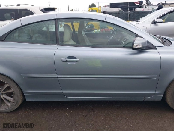 2011 Volvo C70 with VIN YV1672MC6BJ117644, listed as a IAAI auction lot 41504847 with 171,033 mi miles. Bid and sale history available at carsss.com. Image 13.