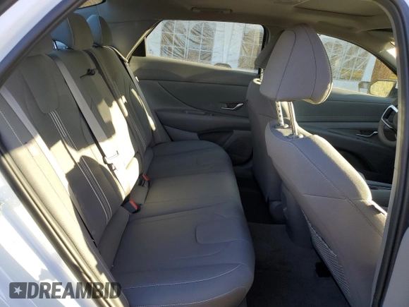 2024 Hyundai Elantra SEL z VIN KMHLS4DG0RU783442, wystawiony jako Copart lot #54518255 z przebiegiem 2 927 mil mil oraz Szkoda całkowita • Salvage title. Historia ofert i sprzedaży dostępna na DreamBid. Obrazek 10.