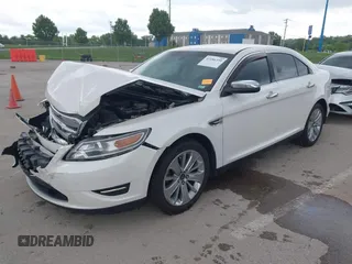 2011 Ford Taurus Limited z VIN 1FAHP2FW4BG157536, wystawiony jako IAAI lot #42186359 z przebiegiem 199 221 mil mil oraz . Historia ofert i sprzedaży dostępna na DreamBid. Obrazek 2.