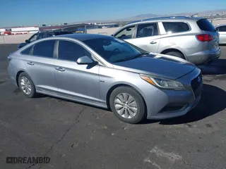 2017 Hyundai Sonata Hybrid SE with VIN KMHE24L11HA045879, listed as a IAAI auction lot 41841807 with 220,755 mi miles. Bid and sale history available at carsss.com. Image 1.