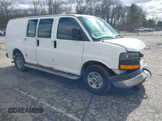 2015 GMC Savana Cargo Van with VIN 1GTW7FCF4F1900721, listed as a IAAI auction lot 41721202 with 228,699 mi miles. Bid and sale history available at carsss.com. Image 1.