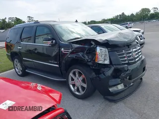 2009 Cadillac Escalade z VIN 1GYFC23249R116363, wystawiony jako IAAI lot #39887498 z przebiegiem 140 095 mil mil oraz . Historia ofert i sprzedaży dostępna na DreamBid. Obrazek 1.