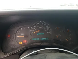 2004 GMC Yukon SLE with VIN 1GKEK13V14J136414, listed as a Copart auction lot 77021464 with 262,143 mi miles and Salvage Title. Bid and sale history available at carsss.com. Image 9.