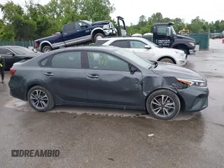 2023 Kia Forte LXS z VIN 3KPF24AD1PE615848, wystawiony jako IAAI lot #42296751 z przebiegiem 31 179 mil mil oraz . Historia ofert i sprzedaży dostępna na DreamBid. Obrazek 14.