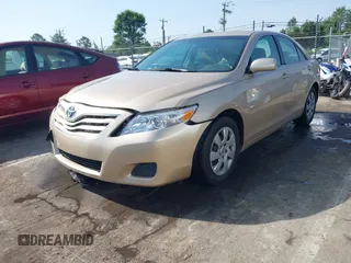2010 Toyota Camry z VIN 4T1BF3EK2AU097534, wystawiony jako IAAI lot #42244746 z przebiegiem 145 736 mil mil oraz . Historia ofert i sprzedaży dostępna na DreamBid. Obrazek 2.