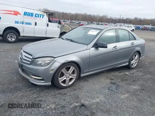 2011 Mercedes-Benz C 300 Sport z VIN WDDGF8BB8BR143194, wystawiony jako IAAI lot #40863424 z przebiegiem 223 872 mil mil oraz . Historia ofert i sprzedaży dostępna na DreamBid. Obrazek 17.